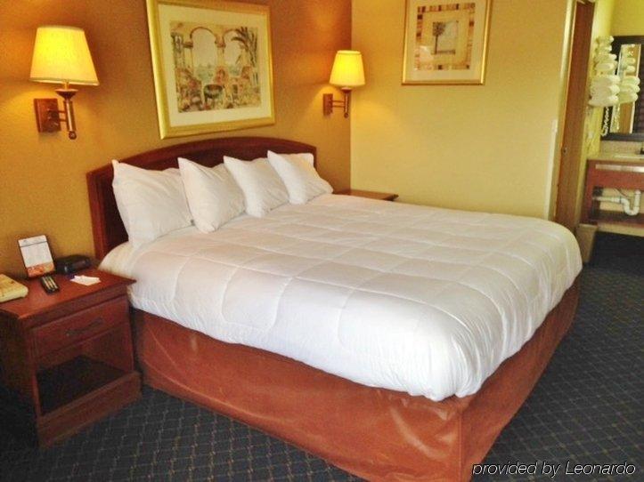 Americas Best Value Inn - Monroeville Exterior photo