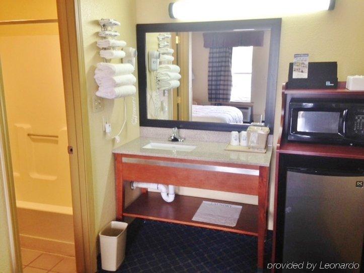 Americas Best Value Inn - Monroeville Exterior photo