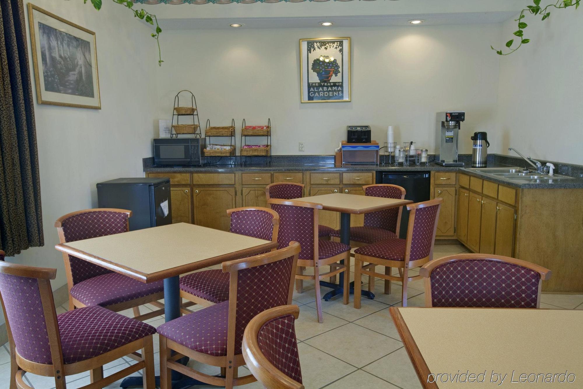 Americas Best Value Inn - Monroeville Restaurant photo